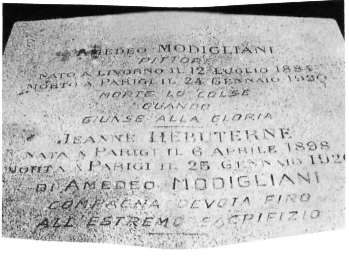 На надгробии художника — итальянская надпись «Смерть настигла его в преддверии славы»